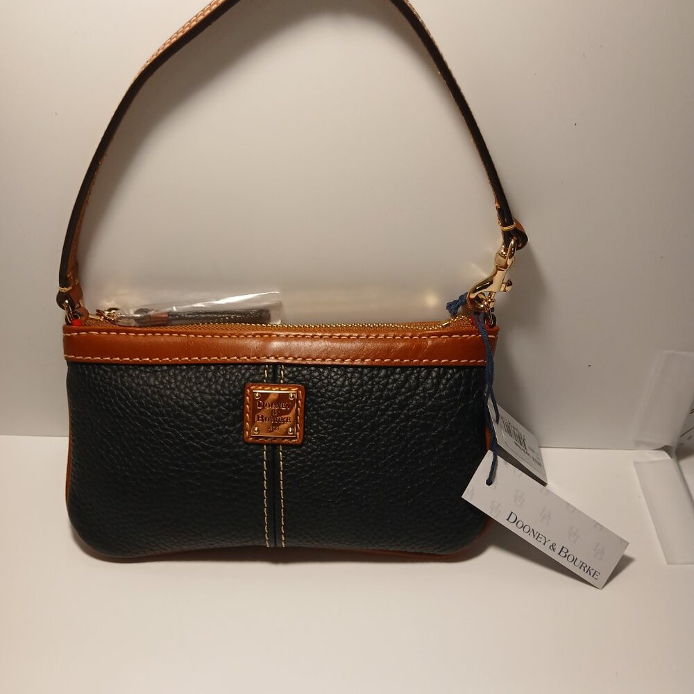 Pebble Grain Large Slim Wristlet, Color Black, Carmel and Red inside.